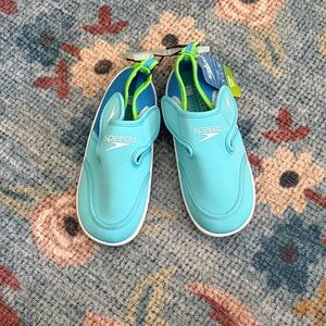 NWT • Speedo • Velcro hybrid water shoe